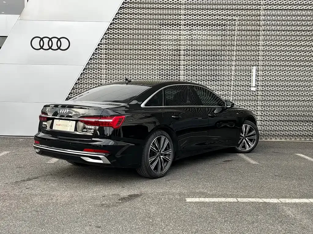 Audi A6L — фото 9