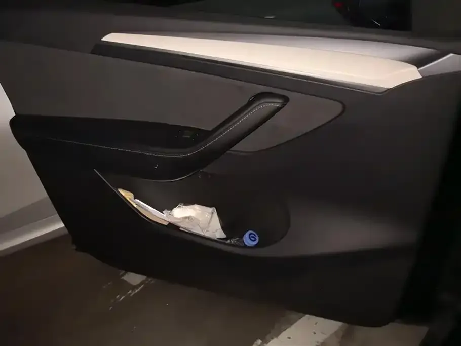 Tesla Model Y 2023 из CN, фото 2