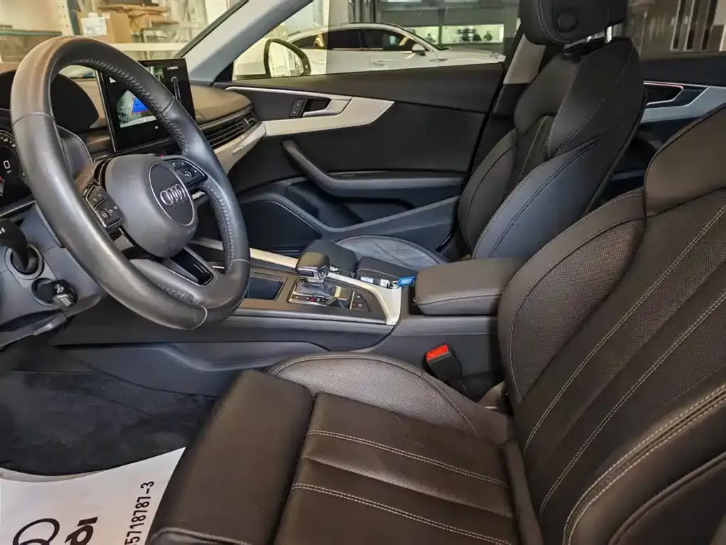 Audi A4L 2021 из CN, фото 8