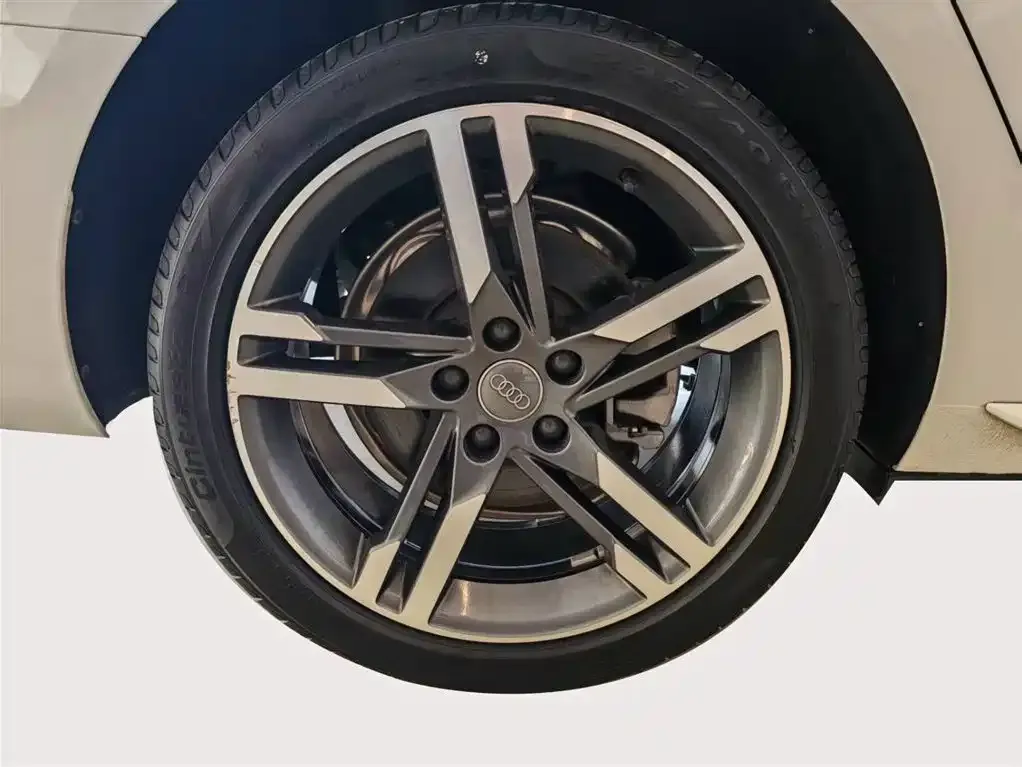 Audi A4L 2021 из CN, фото 4