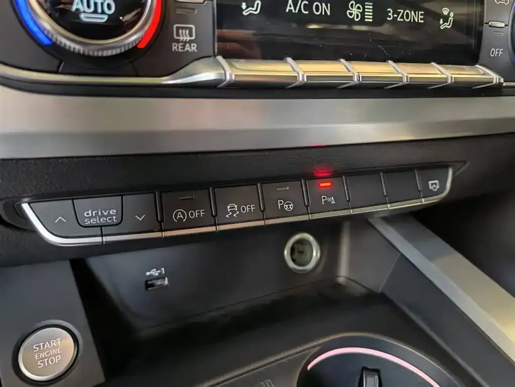 Audi A4L 2021 из CN, фото 7