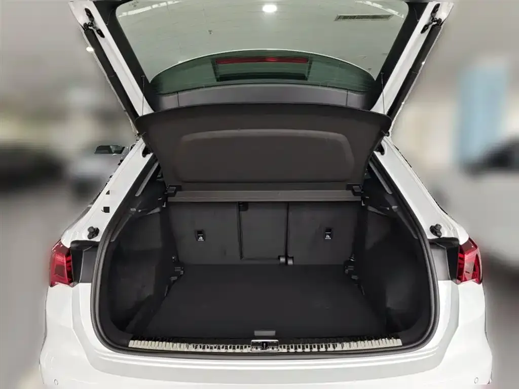 Audi Q3 2024 из CN, фото 2