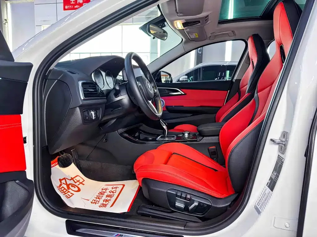 BMW 1 Series 2023 из CN, фото 9