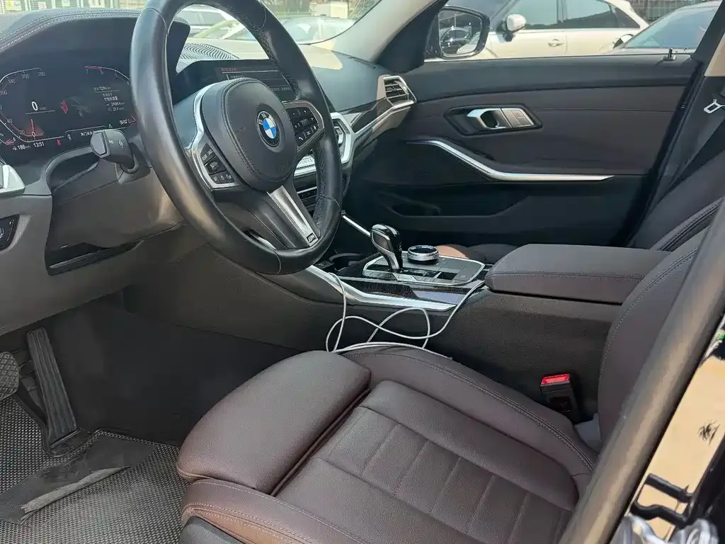 BMW 3 Series 2021 из CN, фото 2