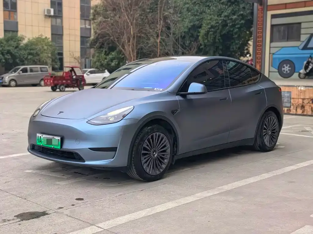 Tesla Model Y — фото 1