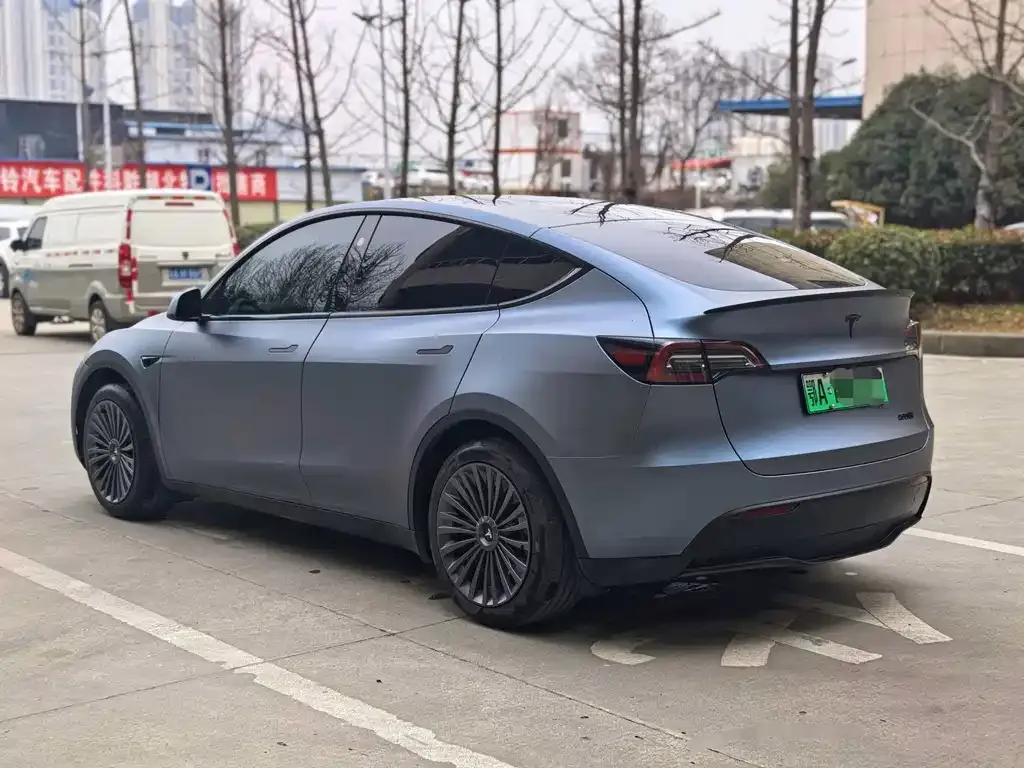 Tesla Model Y — фото 8