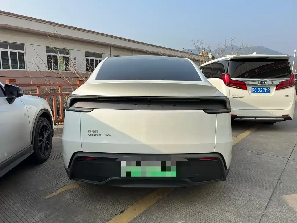 Tesla Model Y — фото 3