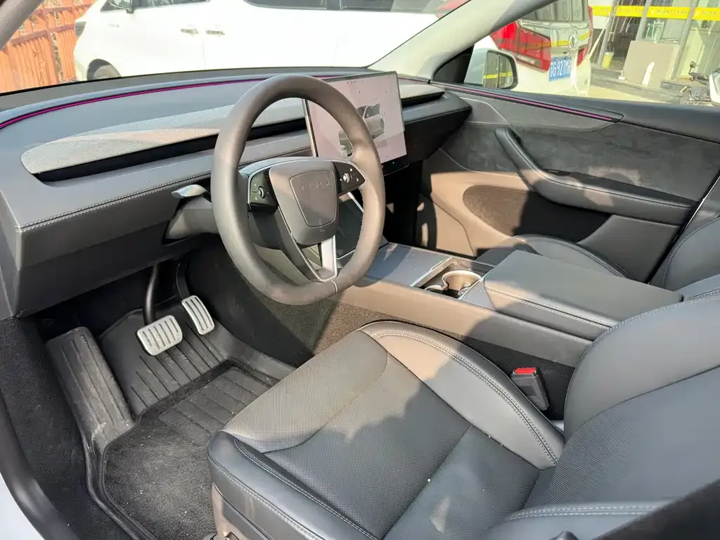 Tesla Model Y — фото 5
