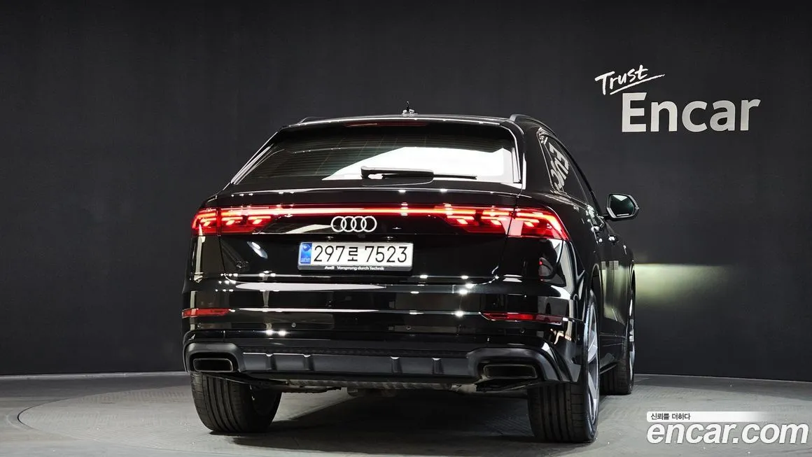 Audi Q8 — фото 10