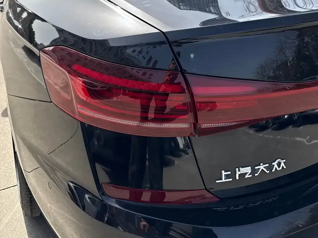 Volkswagen Passat 2023 из CN, фото 2