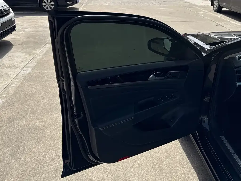 Volkswagen Passat 2023 из CN, фото 4