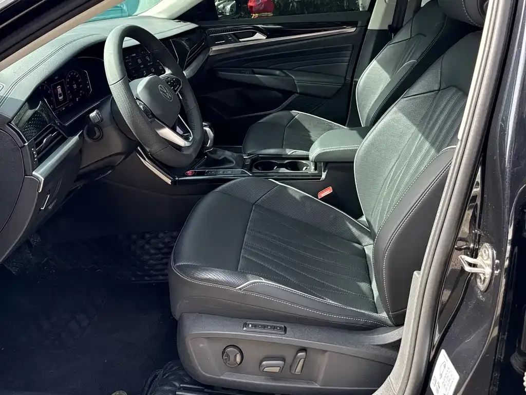 Volkswagen Passat 2023 из CN, фото 8