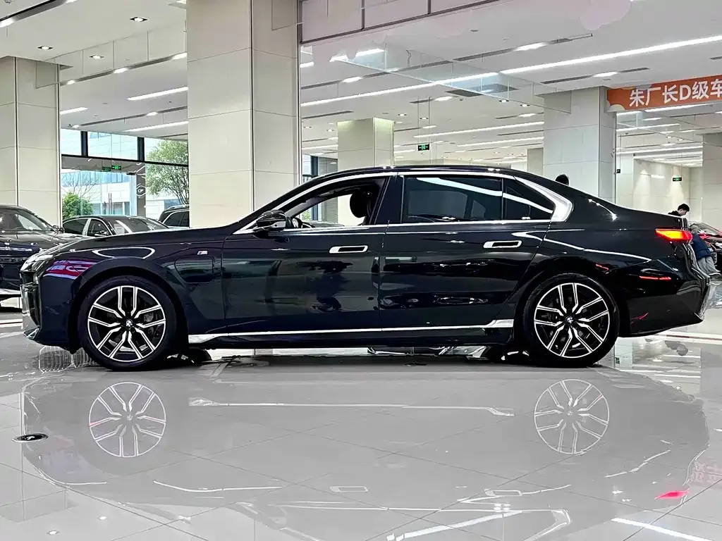 BMW i7 2024 из CN, фото 3