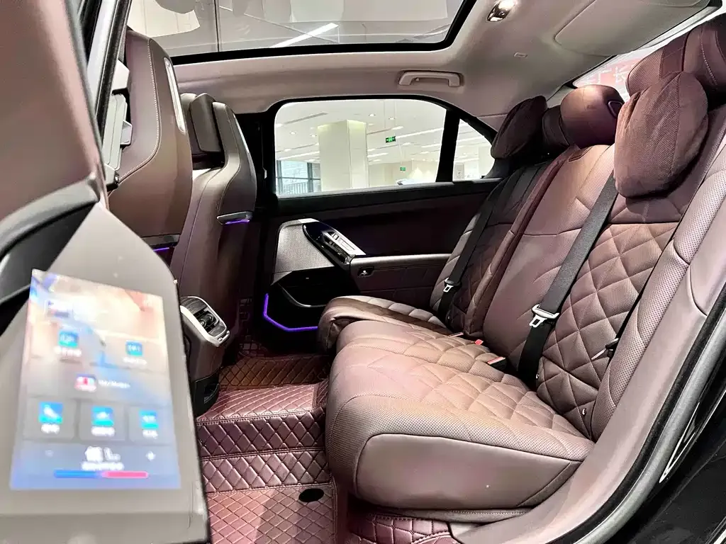 BMW i7 2024 из CN, фото 10