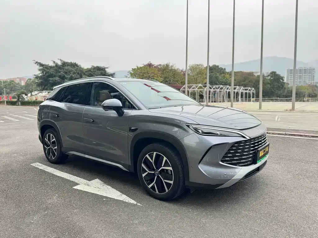 BYD L DM-i — фото 4