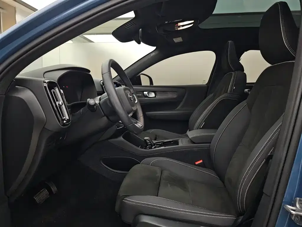 Volvo C40 2023 из CN, фото 3