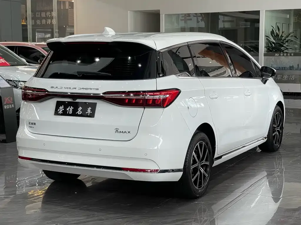BYD MAX New Energy — фото 10