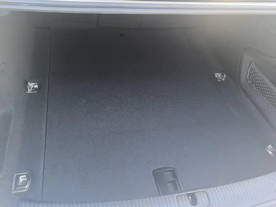 Audi A4L 2022 из CN, фото 2
