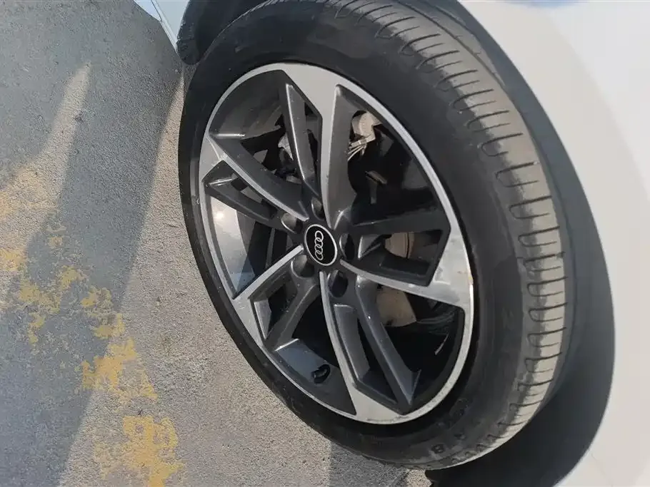 Audi A4L 2022 из CN, фото 8