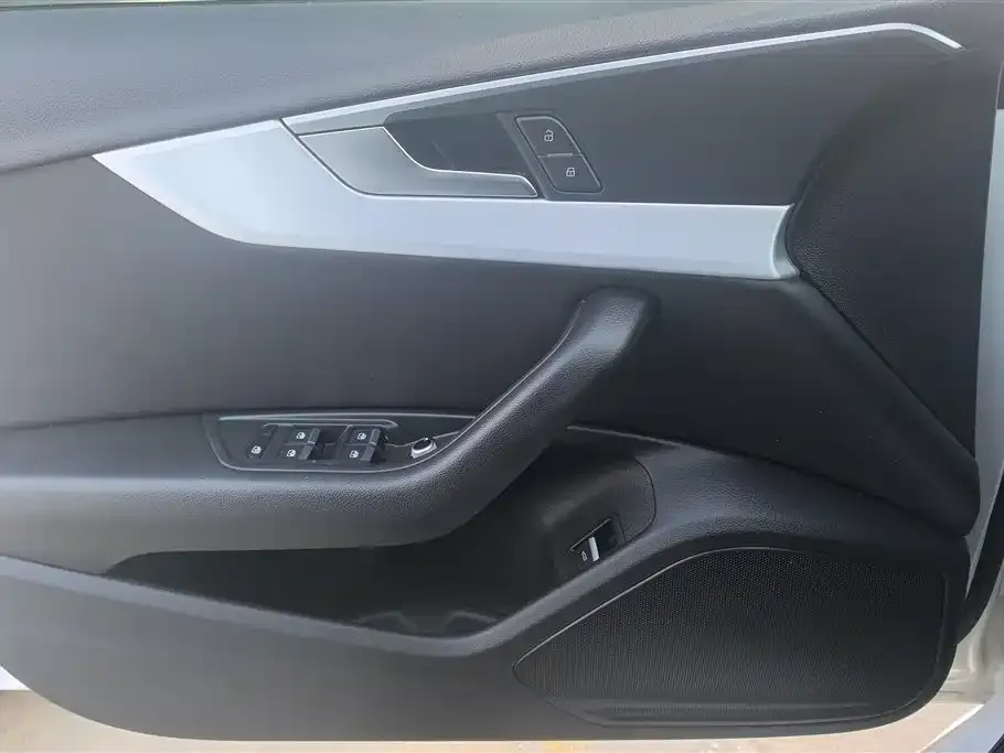 Audi A4L 2022 из CN, фото 4