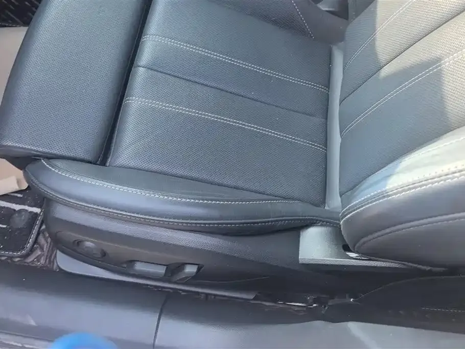 Audi A4L 2022 из CN, фото 9
