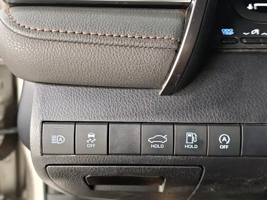 Toyota Camry 2023 из CN, фото 9