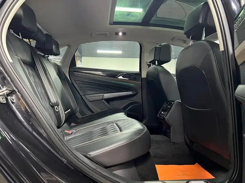 Volkswagen Passat — фото 8