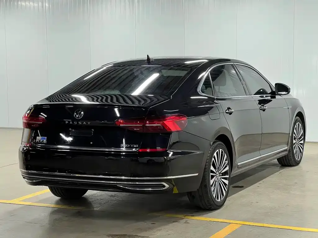 Volkswagen Passat — фото 6
