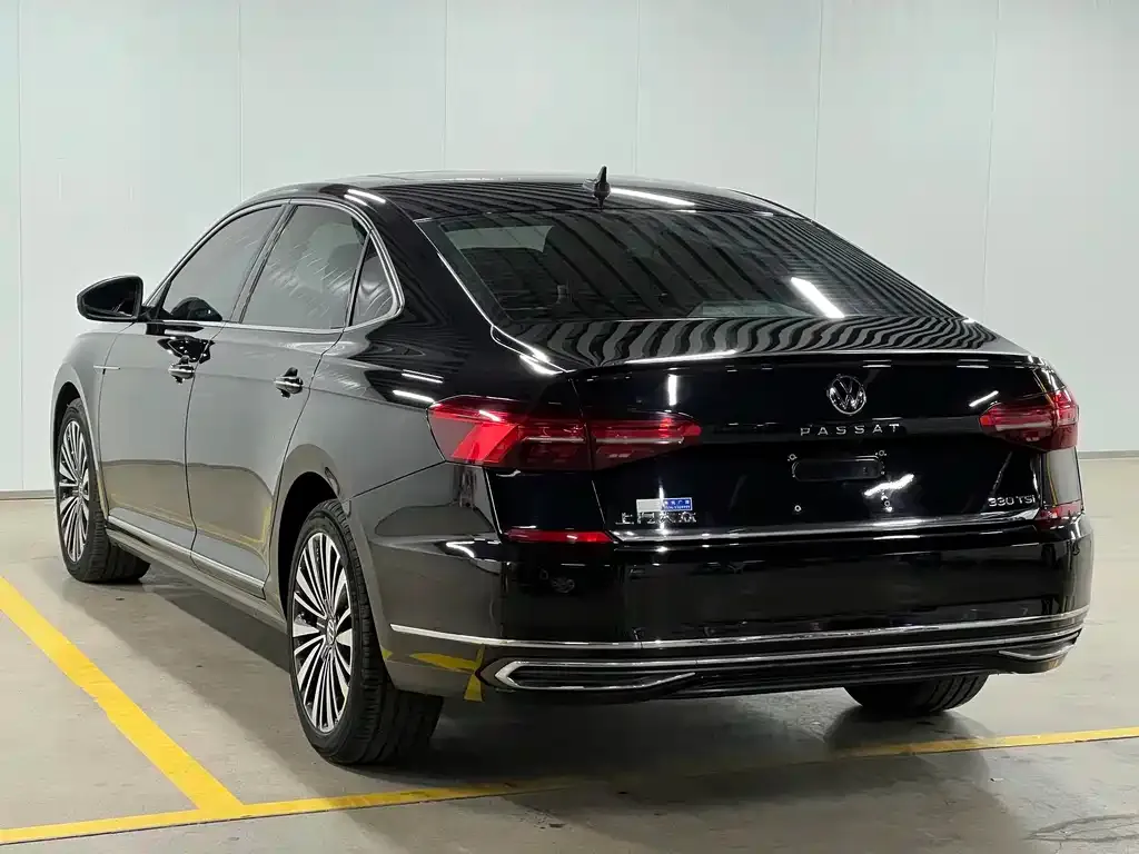Volkswagen Passat — фото 7