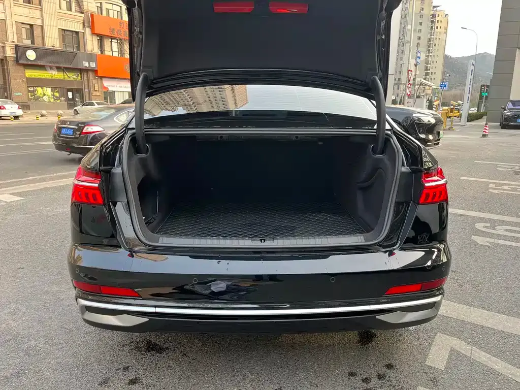 Audi A6L 2025 из CN, фото 4