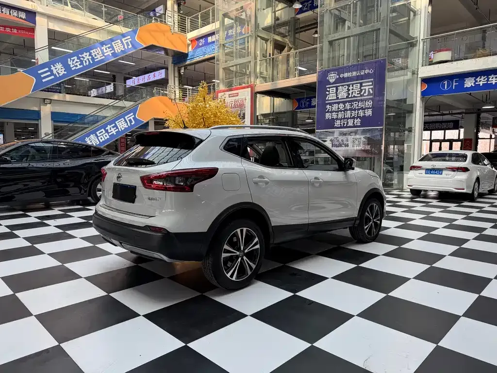 Nissan Qashqai — фото 8