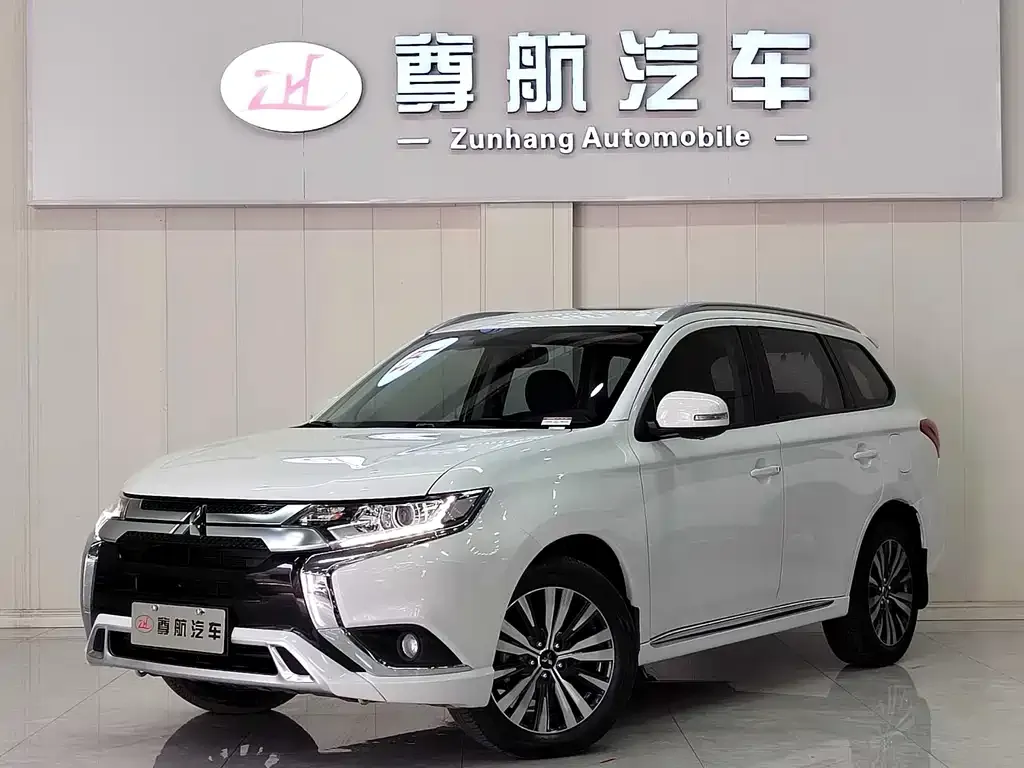 Mitsubishi Outlander 2022 из CN, фото 1
