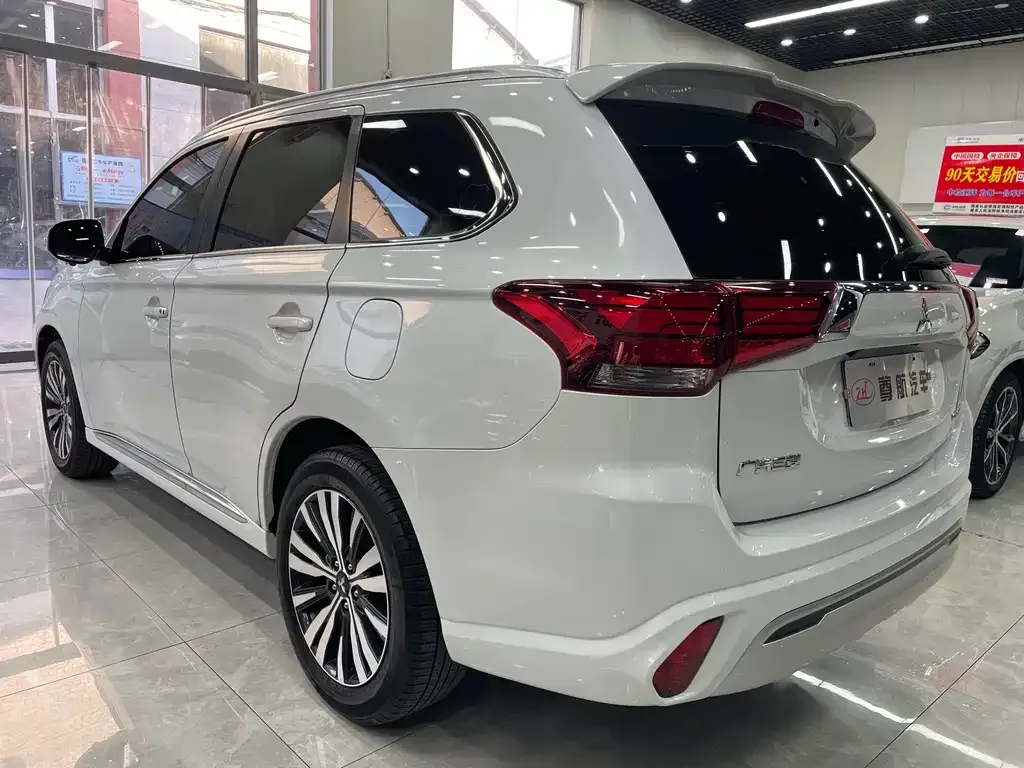 Mitsubishi Outlander 2022 из CN, фото 5