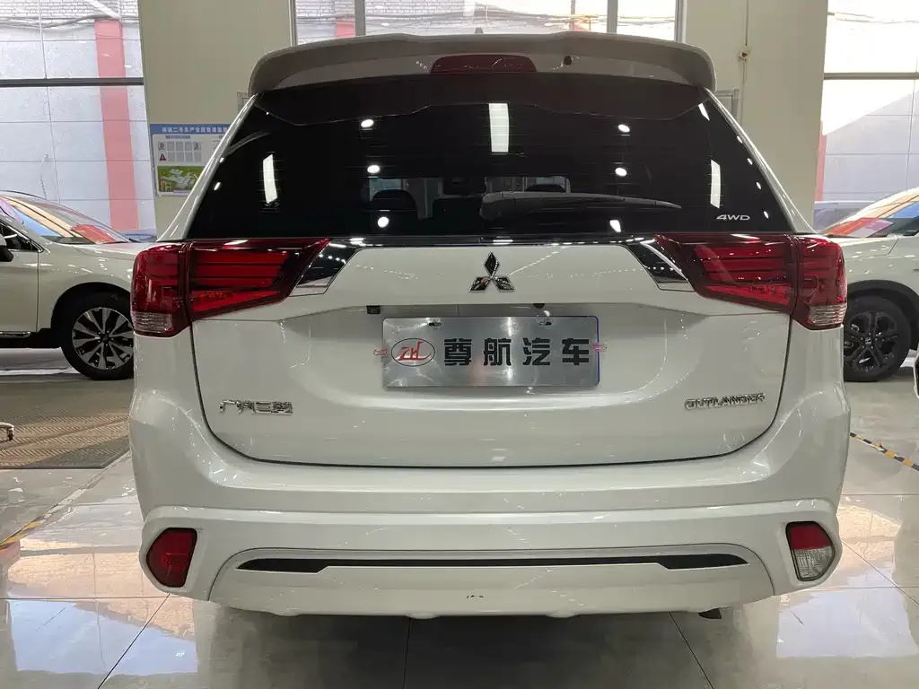 Mitsubishi Outlander 2022 из CN, фото 2