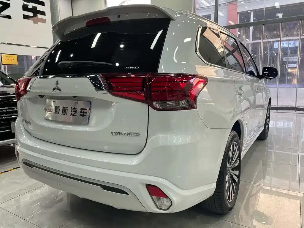 Mitsubishi Outlander 2022 из CN, фото 8