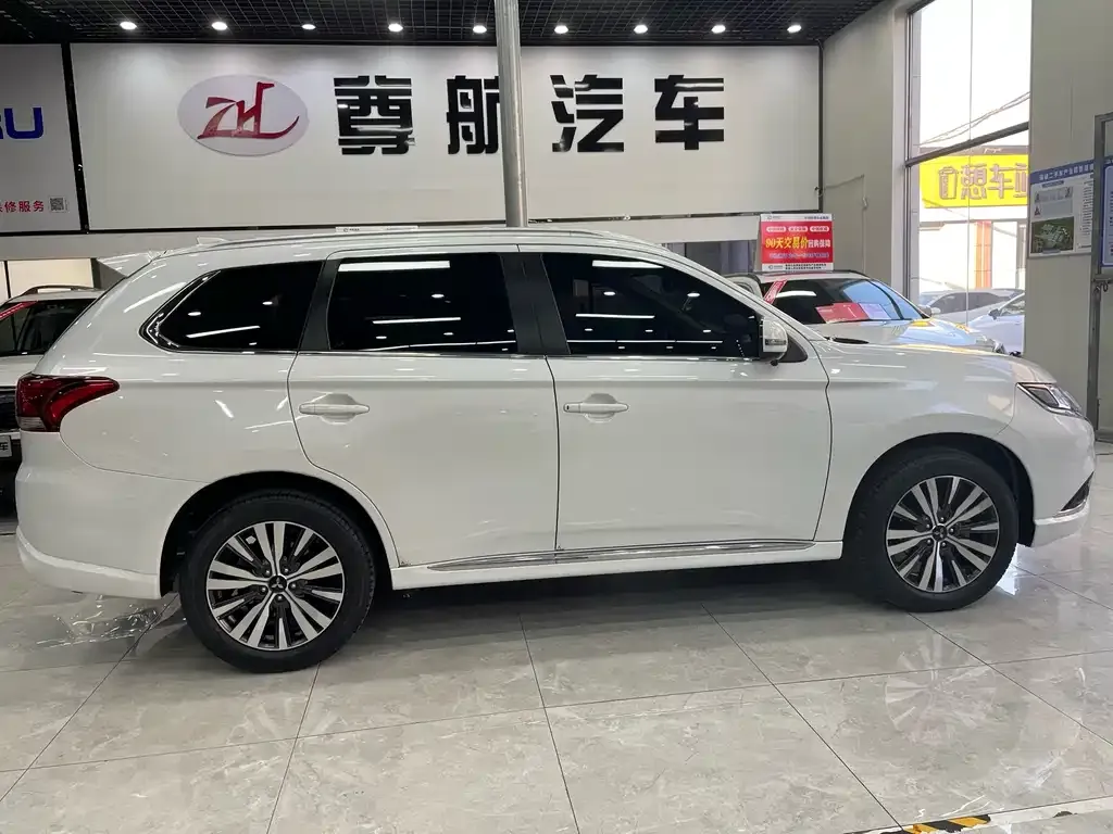 Mitsubishi Outlander 2022 из CN, фото 3