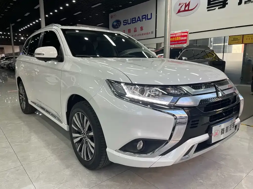 Mitsubishi Outlander 2022 из CN, фото 7