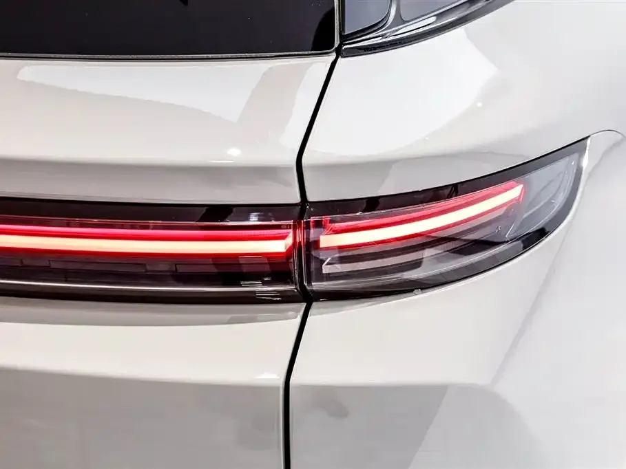 Li Auto i8 — фото 8