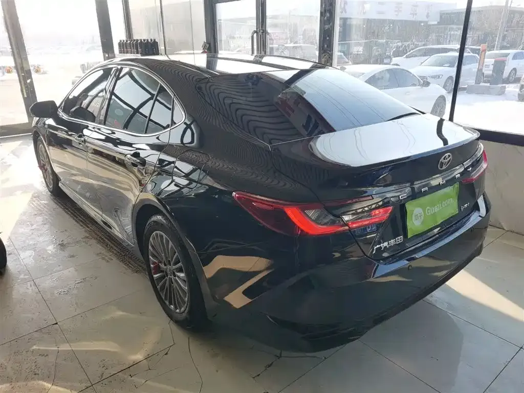 Toyota Camry — фото 5