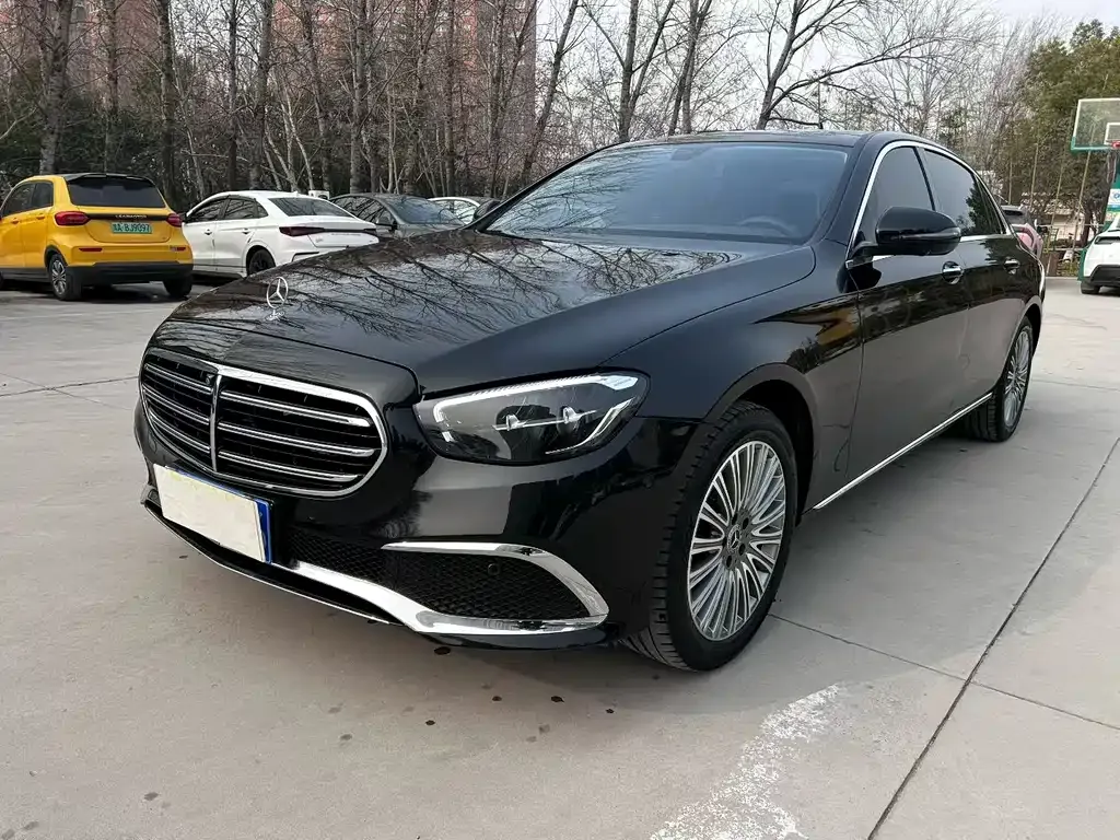 Mercedes-Benz E-Class — фото 1