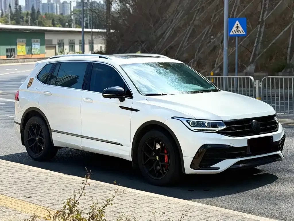 Volkswagen Tiguan L 2023 из CN, фото 10