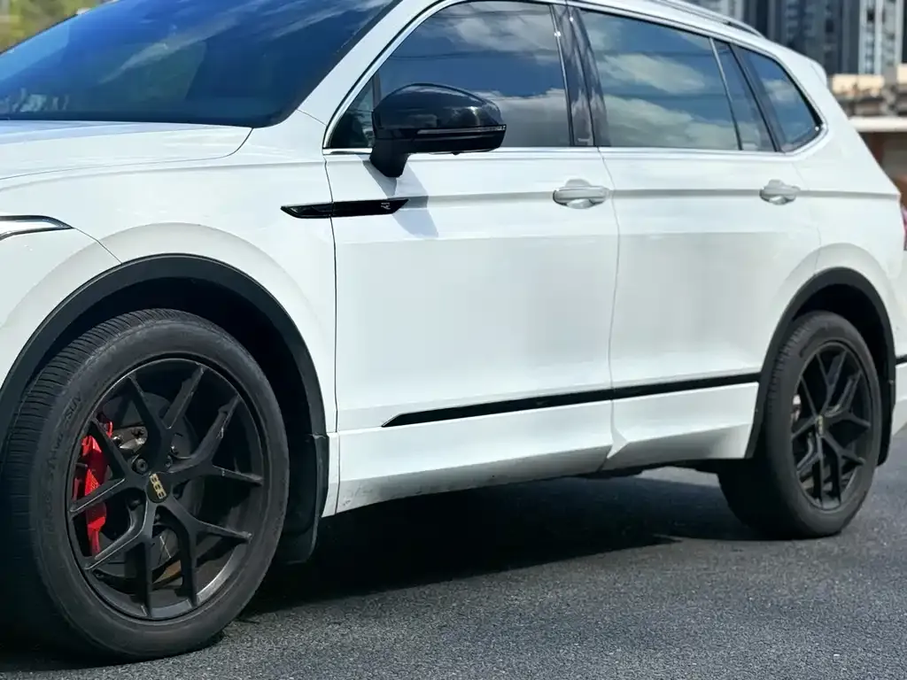 Volkswagen Tiguan L 2023 из CN, фото 4