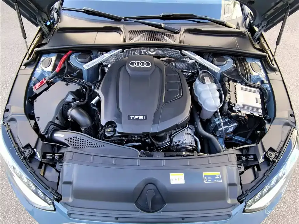 Audi A4L 2022 из CN, фото 8