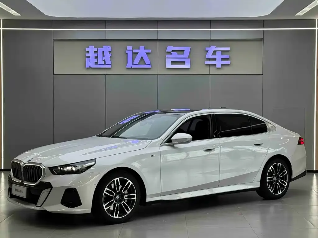 BMW 5 Series 2024 из CN, фото 1