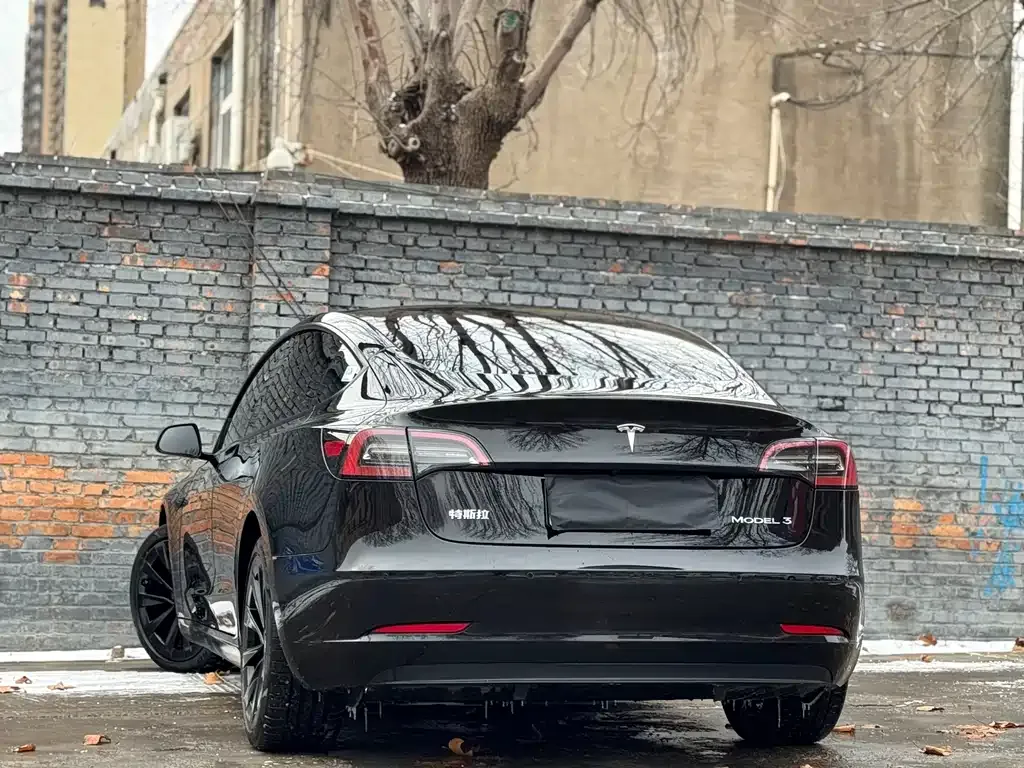 Tesla Model 3 — фото 5