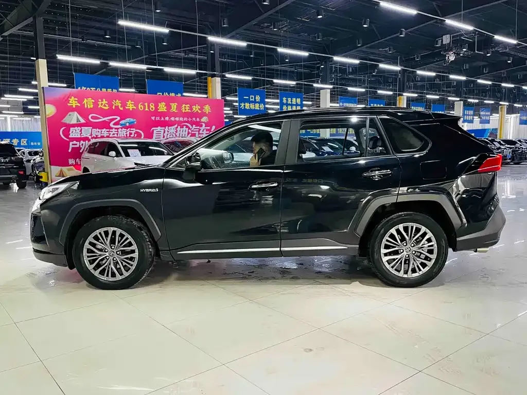 Toyota Wildlander 2023 из CN, фото 5