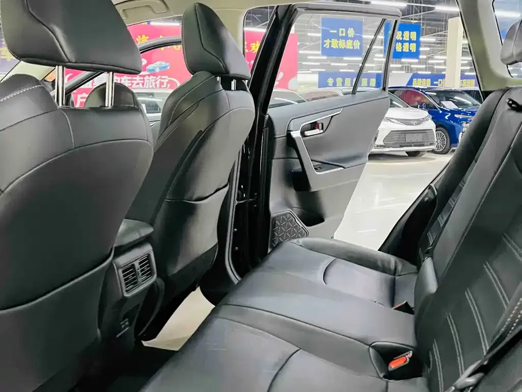 Toyota Wildlander 2023 из CN, фото 10