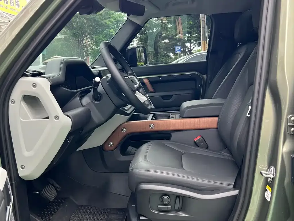 Land Rover Defender 2023 из CN, фото 3