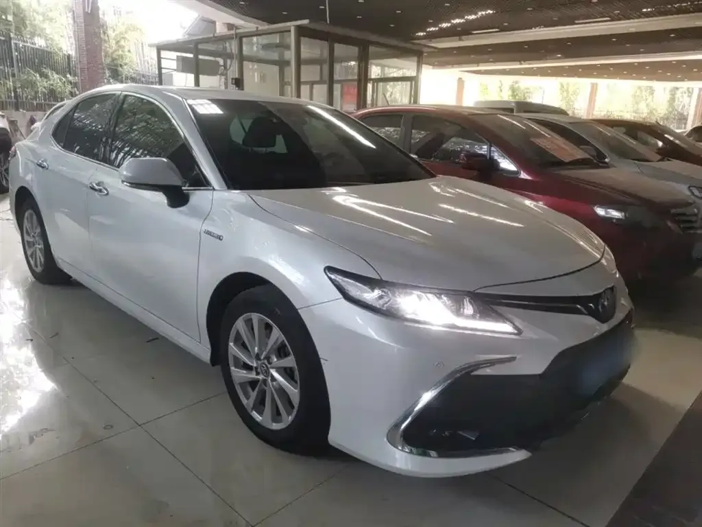 Toyota Camry — фото 8