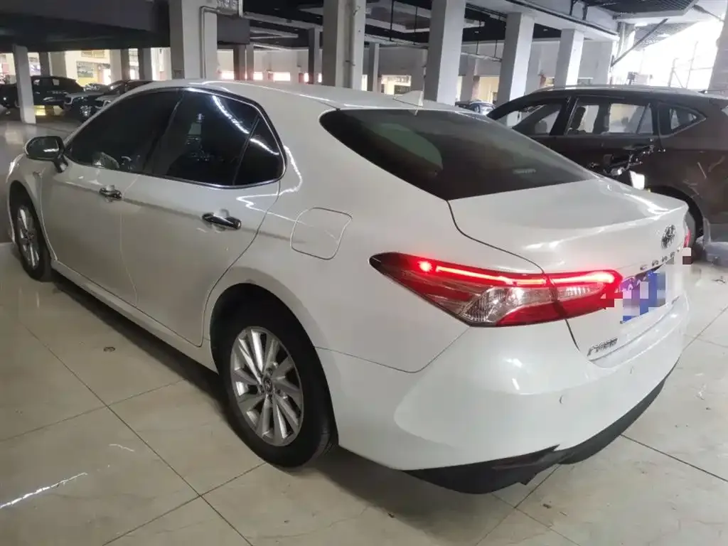 Toyota Camry — фото 5